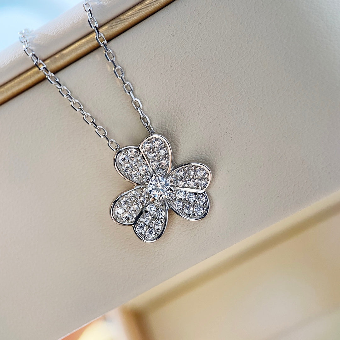 [AuraEcho Jewelry]CLOVER DIAMOND NECKLACE SILVER
