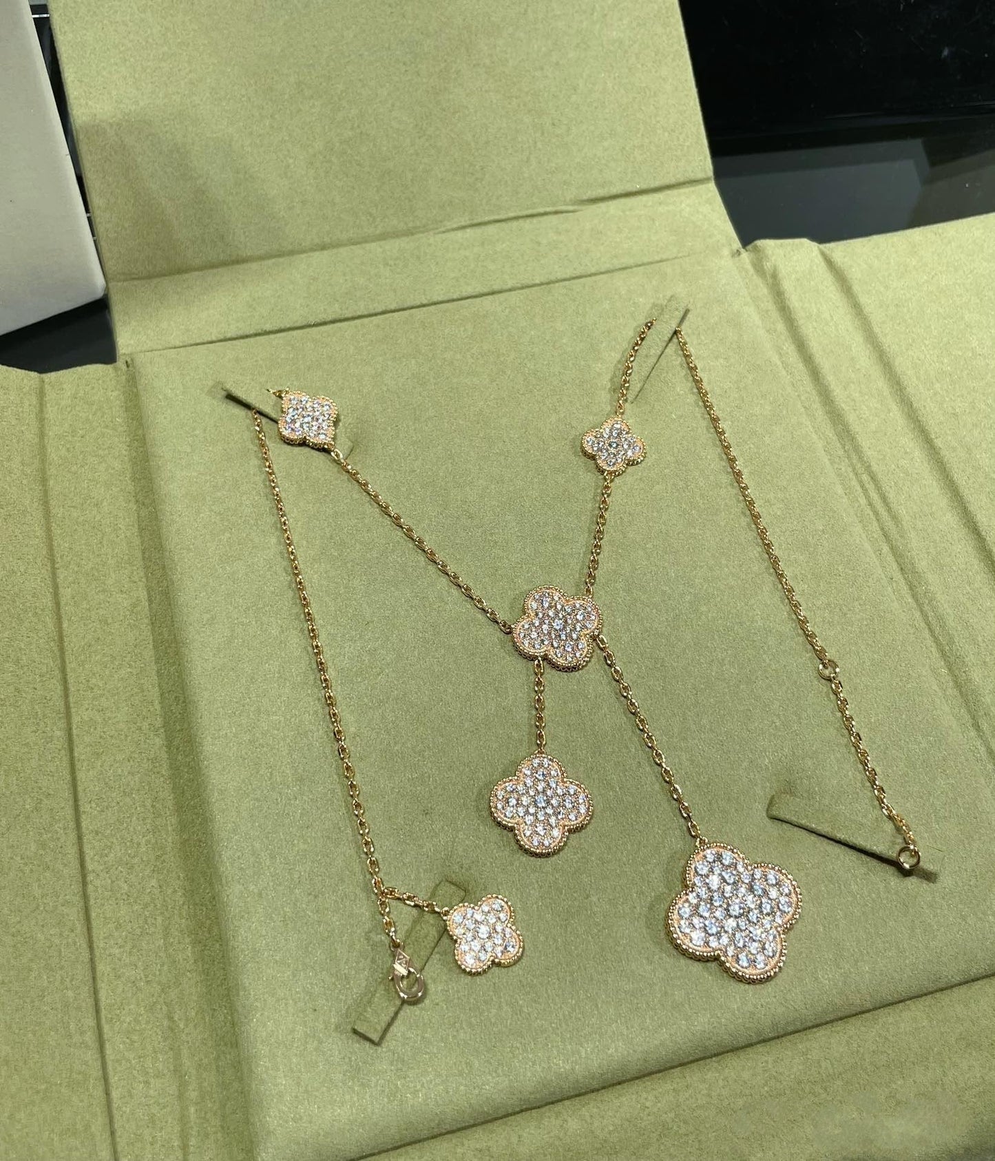 [AuraEcho Jewelry]CLOVER 6 MOTIF DIAMOND PAVED NECKLACE