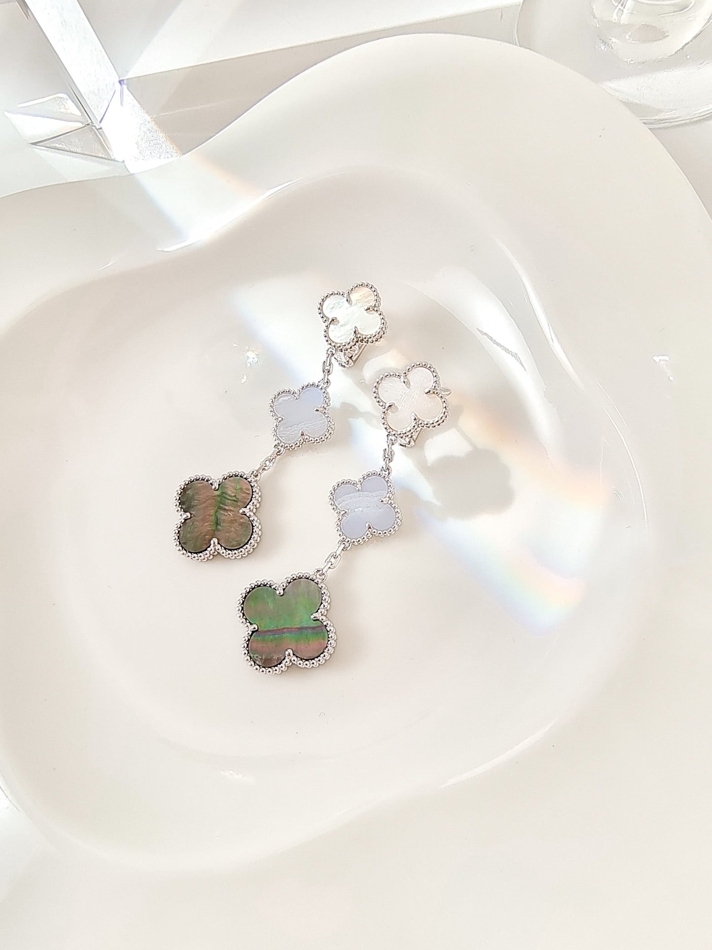 [AuraEcho Jewelry]CLOVER 3 MOTIFS CHALCEDONY DARK MOP SILVER EARRINGS
