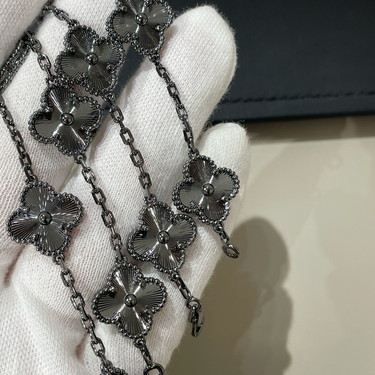 [AuraEcho Jewelry]CLOVER 5 MOTIF BLACK BRACELET