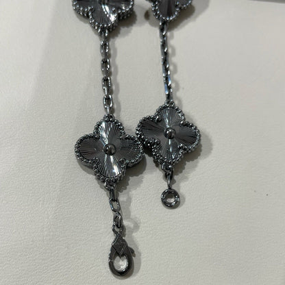 [AuraEcho Jewelry]CLOVER 5 MOTIF BLACK BRACELET