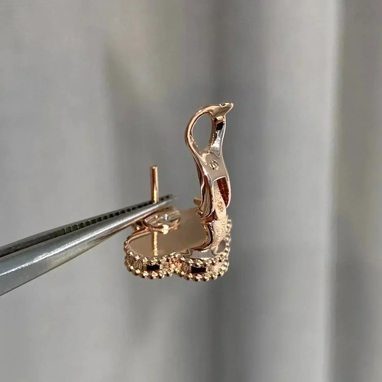 [AuraEcho Jewelry]CLOVER MEDIUM 1 MOTIFS  PINK MOP DIAMOND EARRINGS