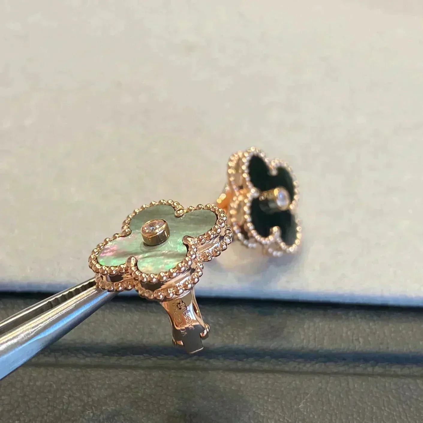 [AuraEcho Jewelry]CLOVER MEDIUM 1 MOTIFS GRAY MOP  DIAMOND EARRINGS