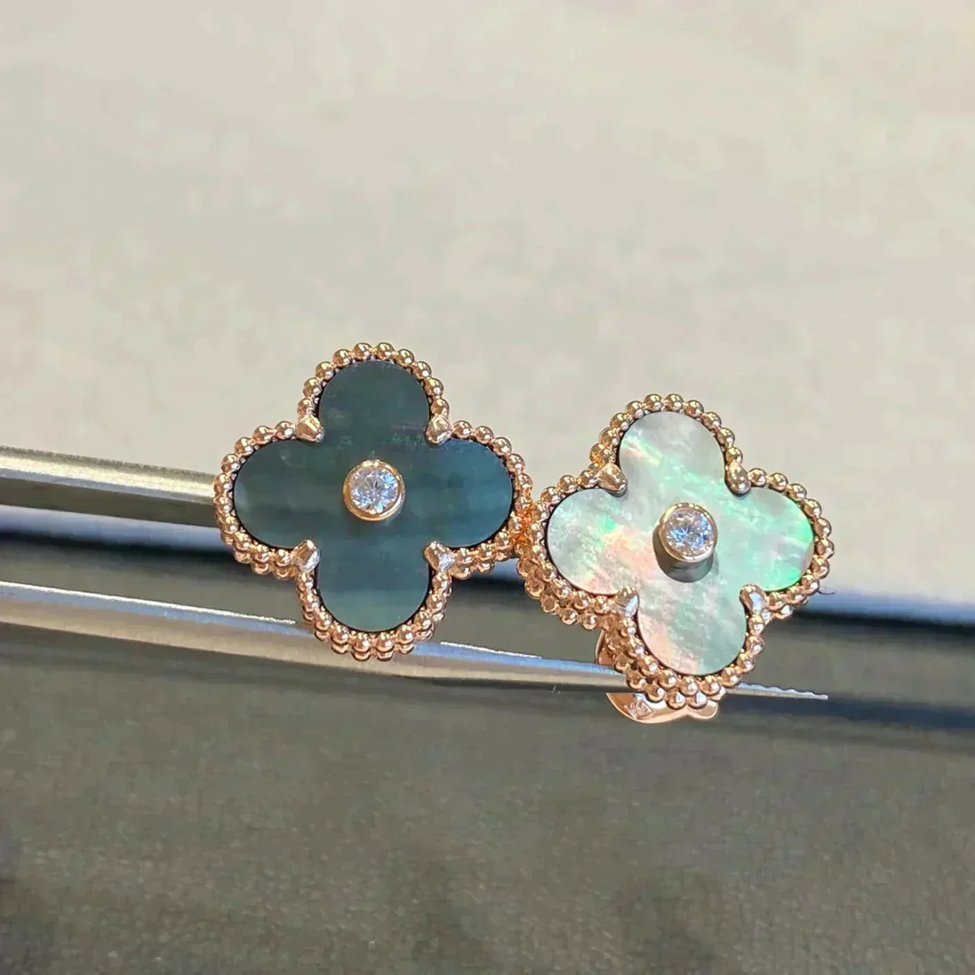 [AuraEcho Jewelry]CLOVER MEDIUM 1 MOTIFS GRAY MOP  DIAMOND EARRINGS