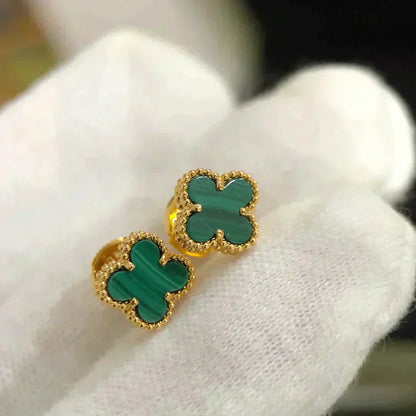[AuraEcho Jewelry]CLOVER MINI 9.5MM MALACHITE  EARRINGS
