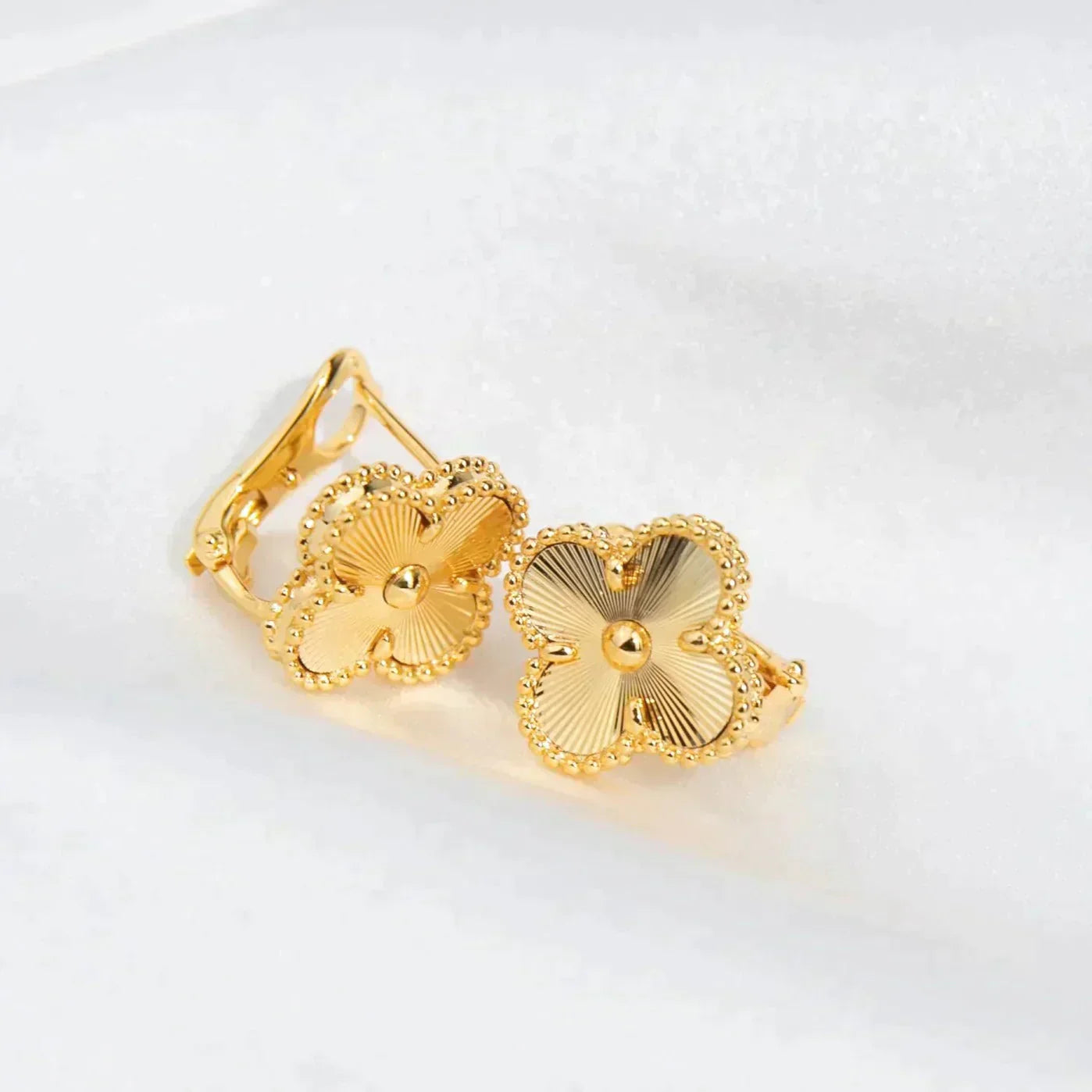 [AuraEcho Jewelry]CLOVER MEDIUM 1 MOTIFS LASER EARRINGS