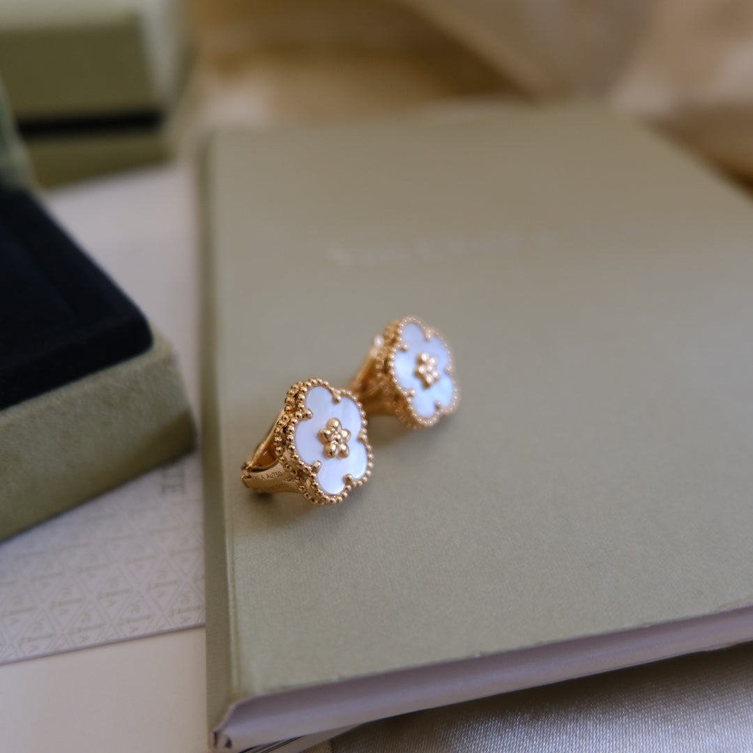 [AuraEcho Jewelry]LUCKY PINK GOLD WHITE MOP EARRINGS