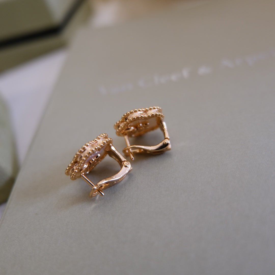 [AuraEcho Jewelry]LUCKY PINK GOLD WHITE MOP EARRINGS