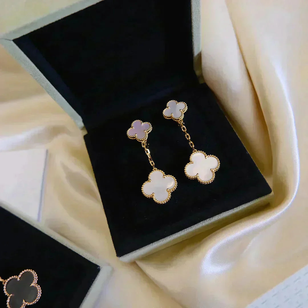 [AuraEcho Jewelry]CLOVER 2 MOTIF WHITE MOP EARRINGS