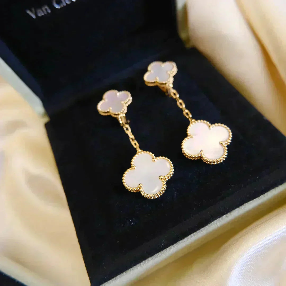 [AuraEcho Jewelry]CLOVER 2 MOTIF WHITE MOP EARRINGS