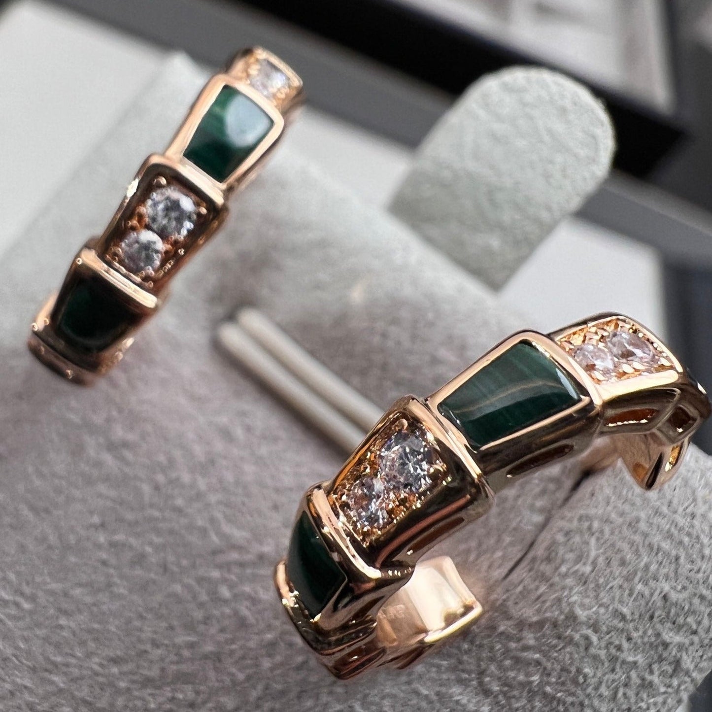 [AuraEcho Jewelry]SERPENTI MALACHITE PINK GOLD EARRINGS