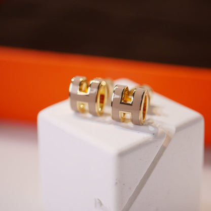 [AuraEcho Jewelry]MINI POP H GOLD EARRINGS GREY