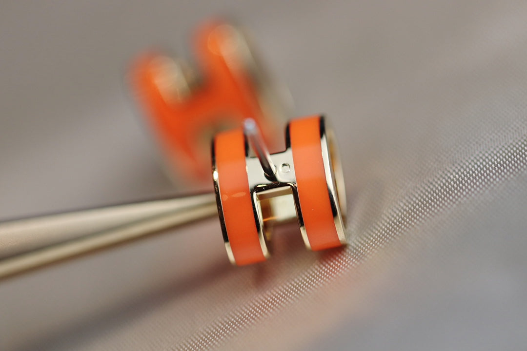 [AuraEcho Jewelry]MINI POP H EARRINGS ORANGE