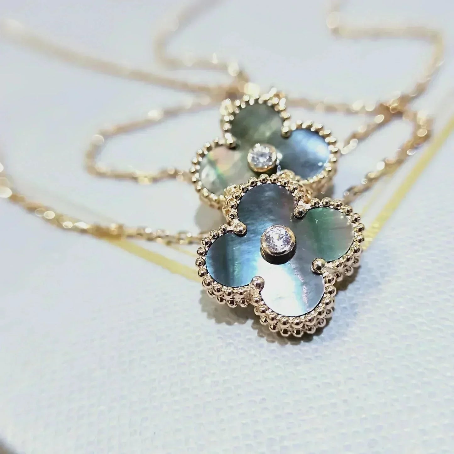[AuraEcho Jewelry]CLOVER 15MM DIAMOND AND MOTHER-OF-GREY NECKLACE