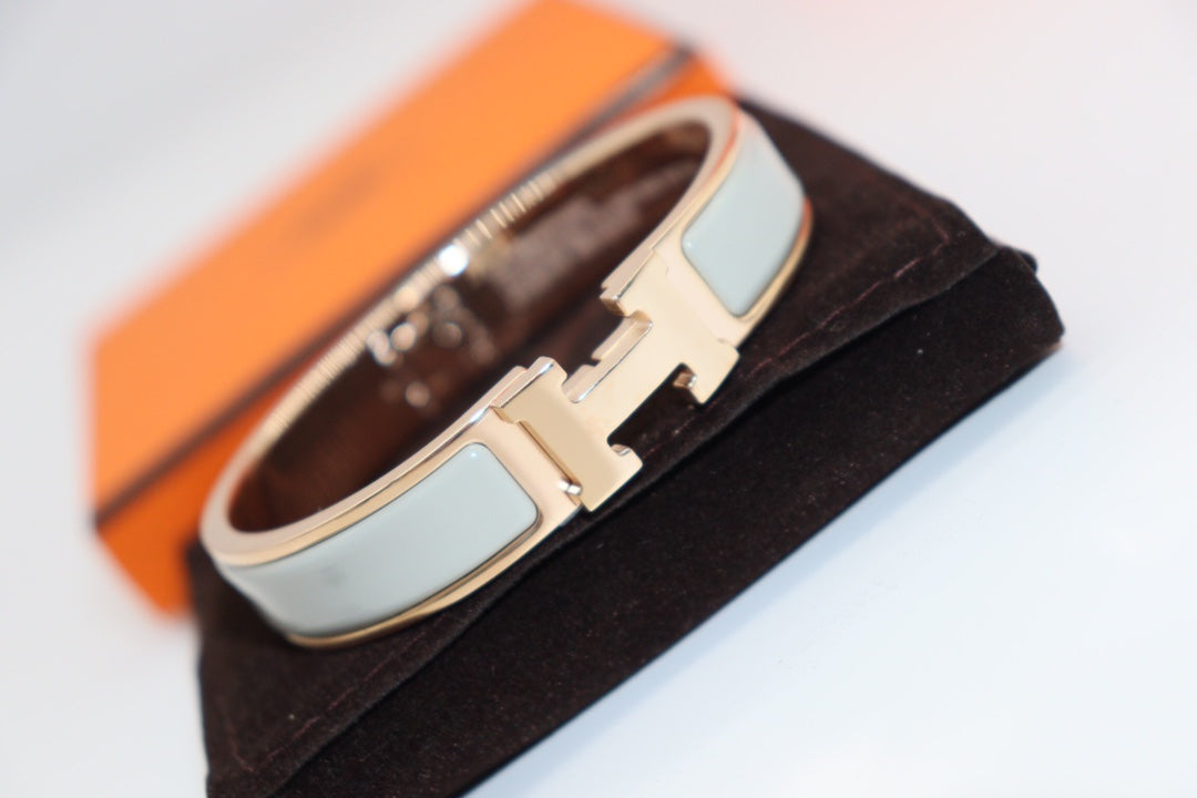 [AuraEcho Jewelry]H LIGHT BLUE BRACELET