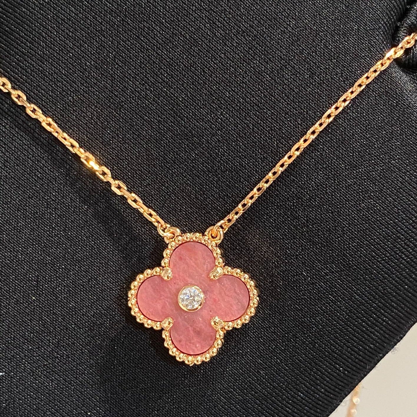 [AuraEcho Jewelry]CLOVER 15MM DIAMOND RHODONITE NECKLACE