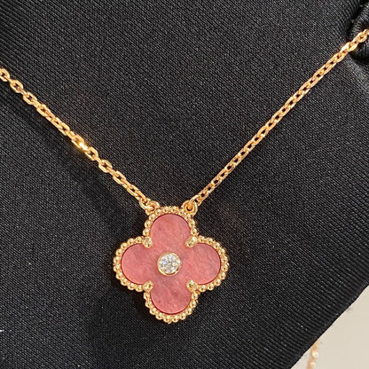 [AuraEcho Jewelry]CLOVER 15MM DIAMOND RHODONITE NECKLACE