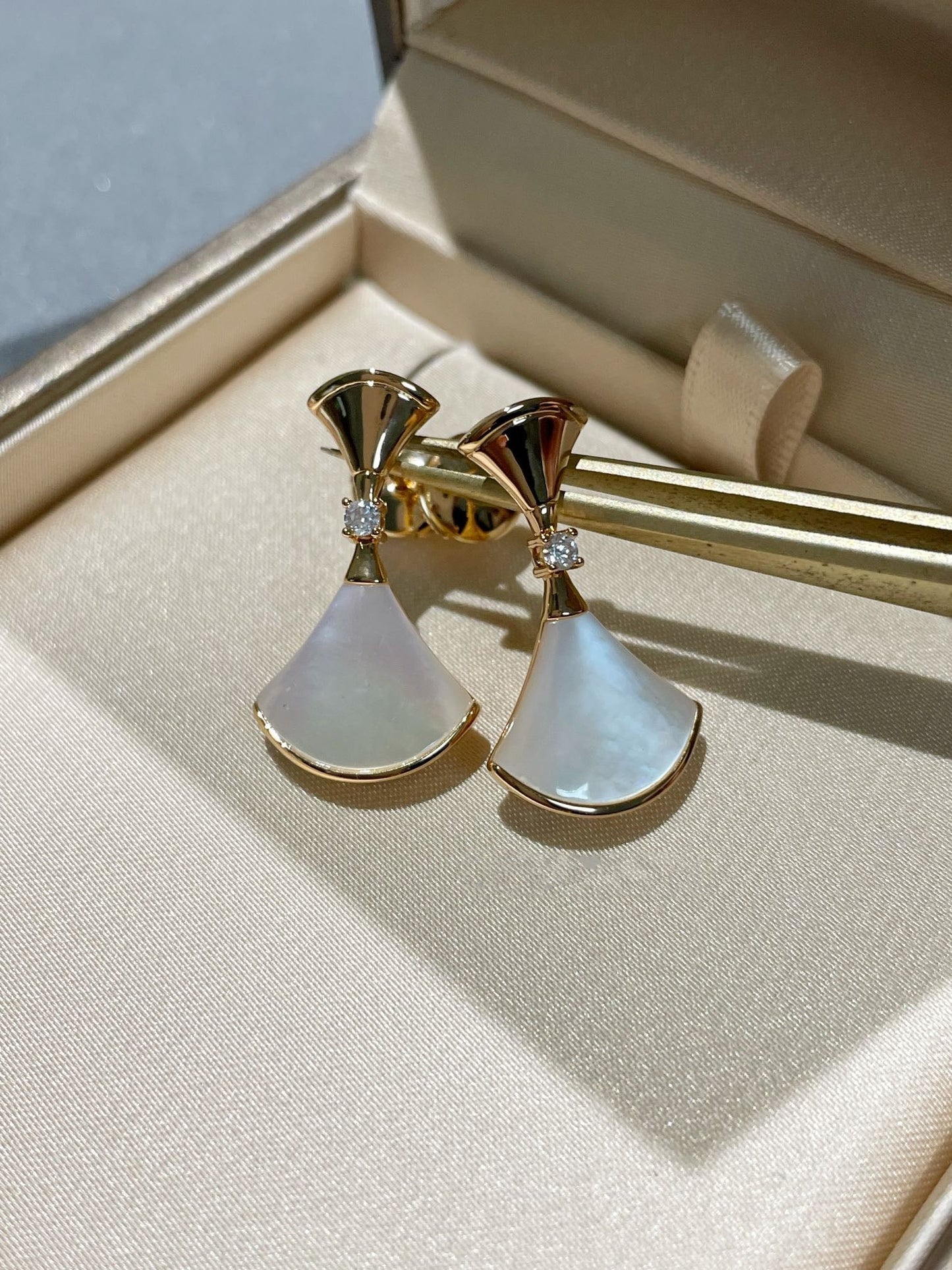[AuraEcho Jewelry]DREAM MOP 1 DIAMOND EARRINGS
