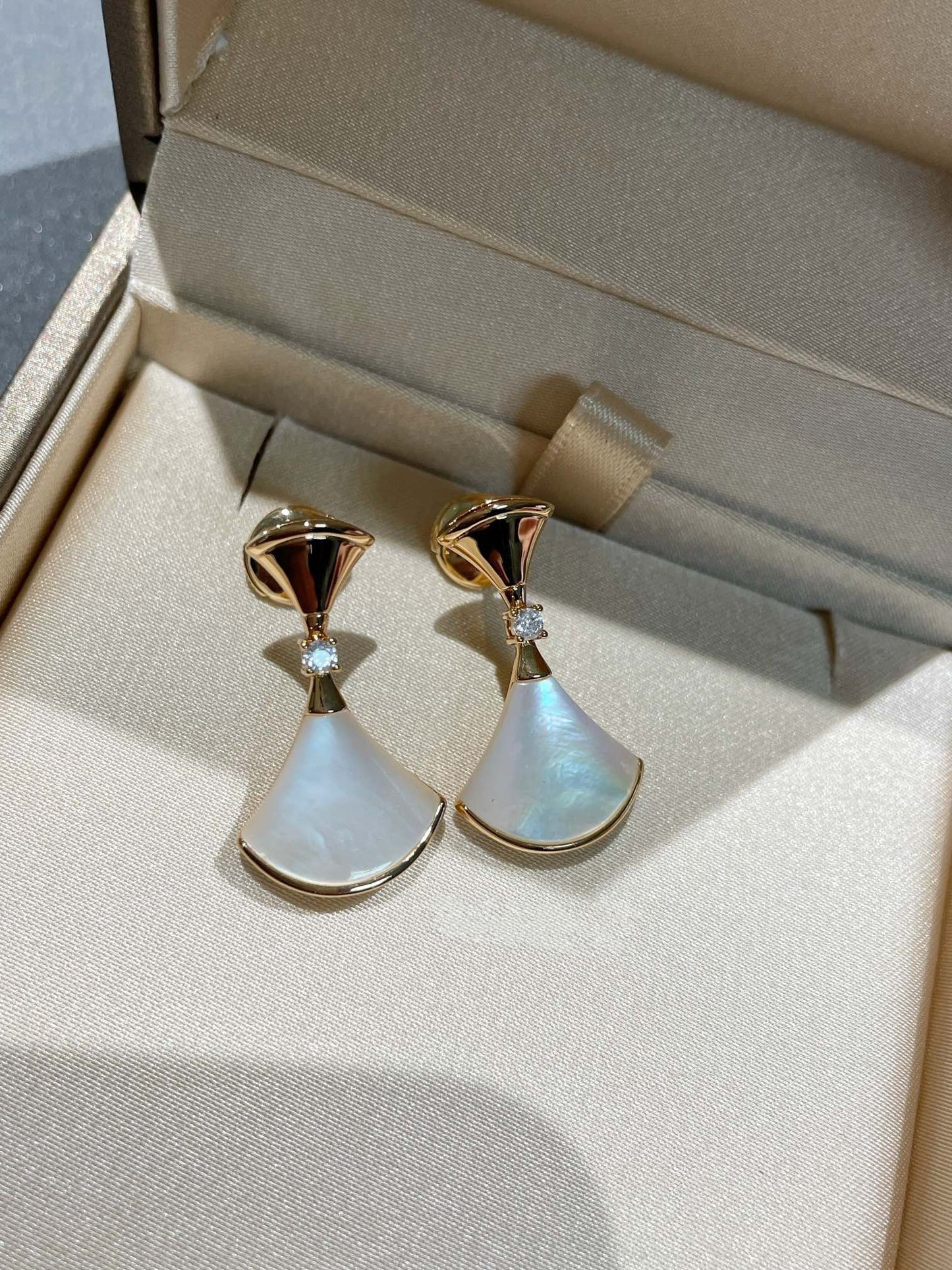 [AuraEcho Jewelry]DREAM MOP 1 DIAMOND EARRINGS