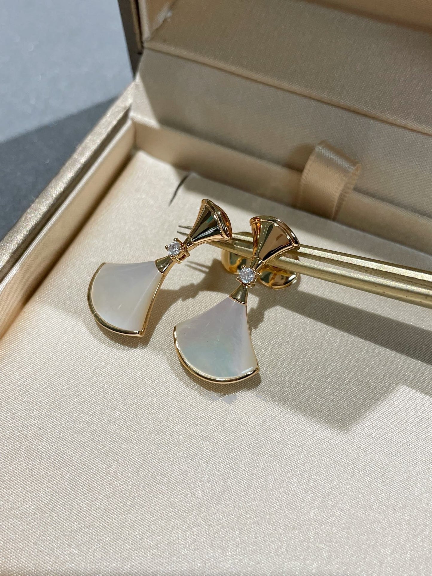 [AuraEcho Jewelry]DREAM MOP 1 DIAMOND EARRINGS