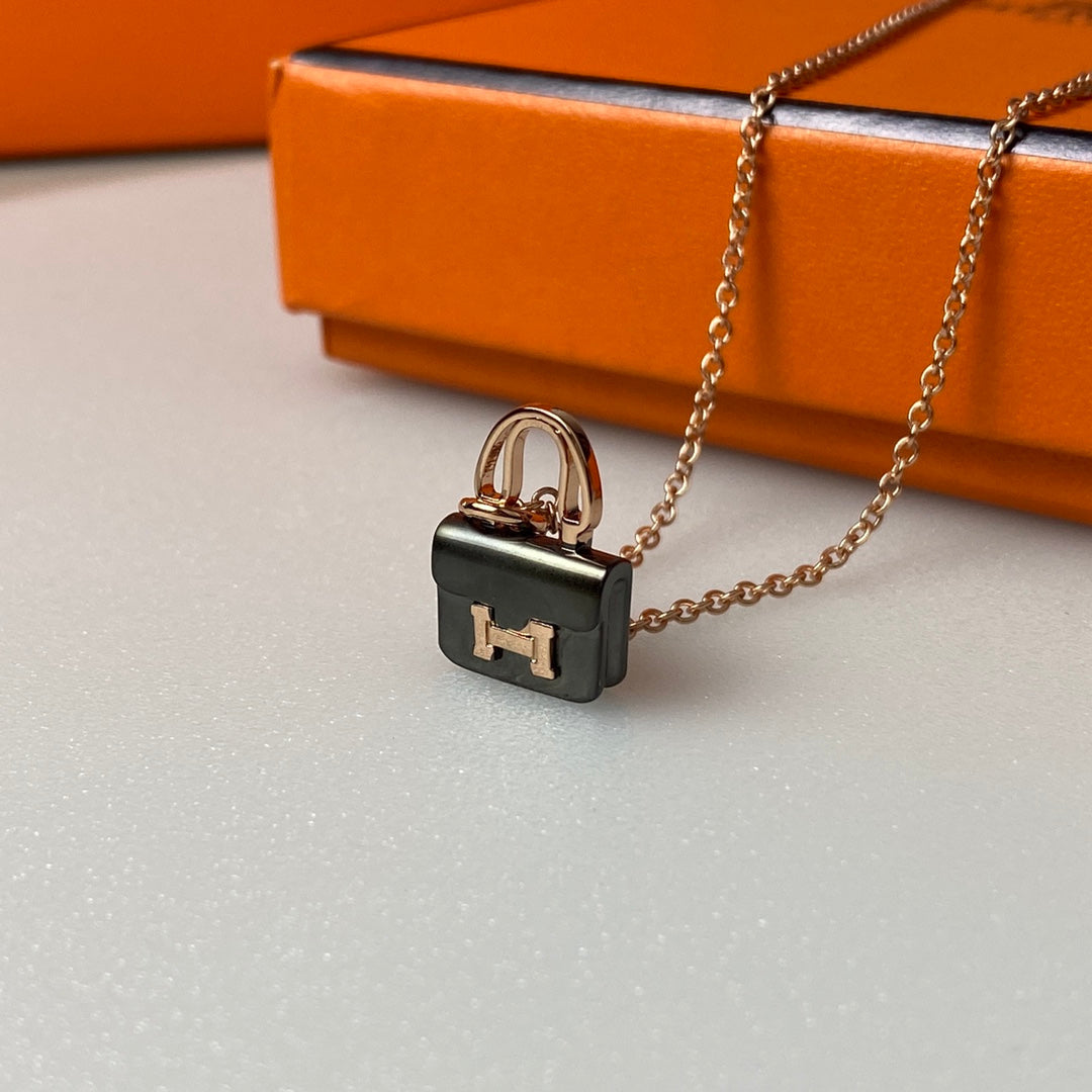 [AuraEcho Jewelry]CONSTANCE BLACK PEDANT PINK GOLD NECKLACE