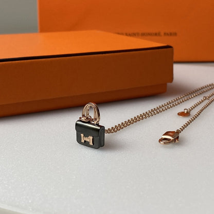 [AuraEcho Jewelry]CONSTANCE BLACK PEDANT PINK GOLD NECKLACE