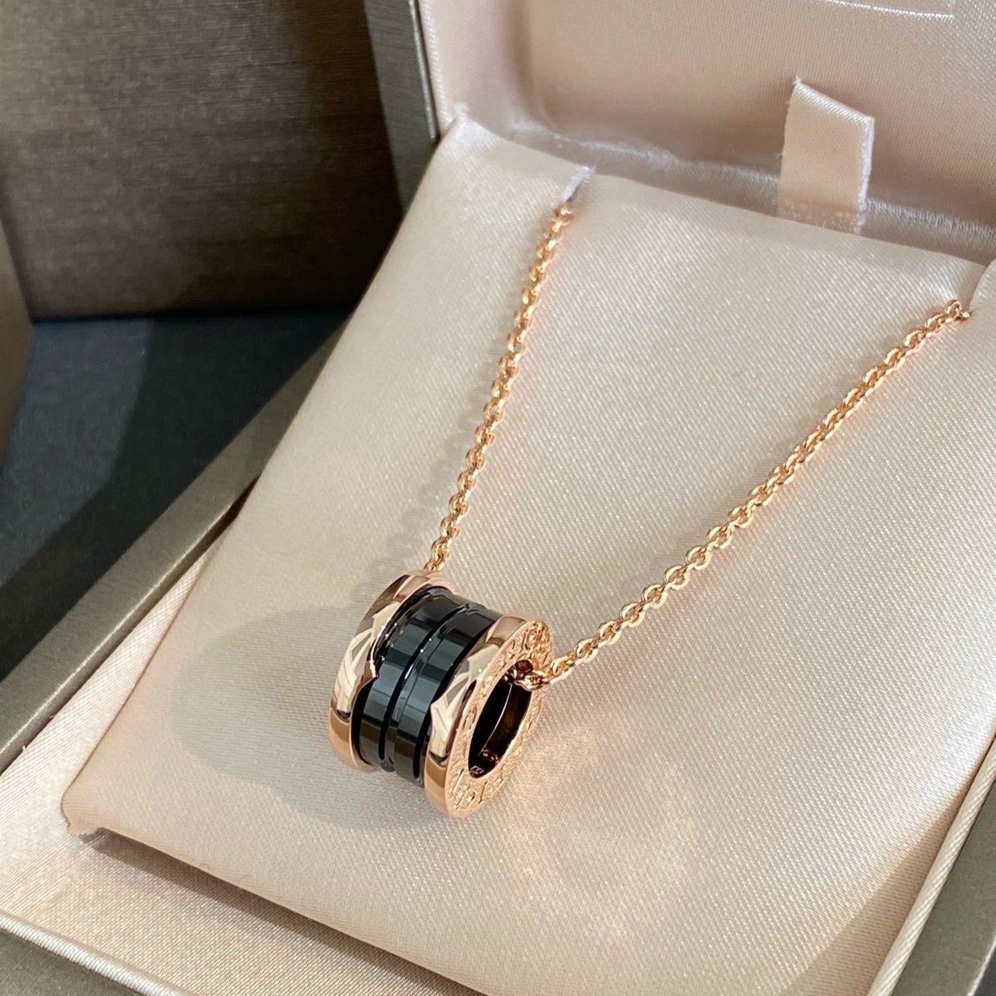 [AuraEcho Jewelry]ZERO 1 BLACK CERAMIC PINK GOLD NECKLACE