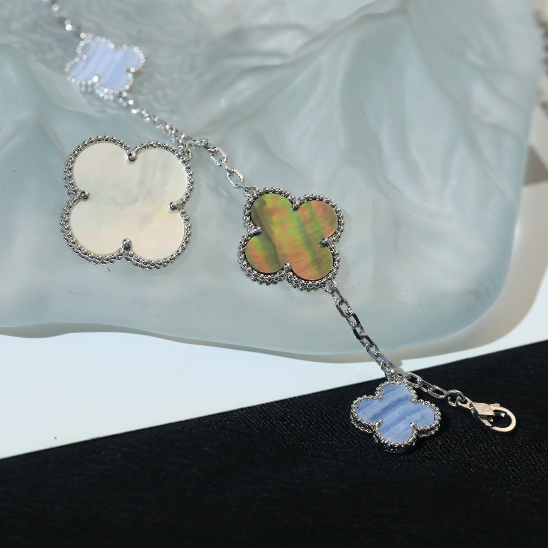 [AuraEcho Jewelry]CLOVER BRACELET 5 MOTIFS MOP CHALCEDONY SILVER
