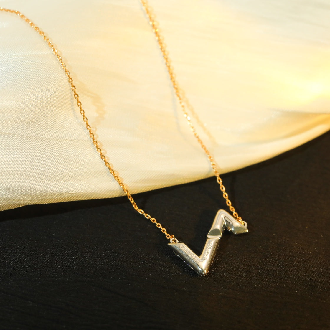 [AuraEcho Jewelry]VOLT SILVER DIAMOND PEDANT NECKLACE