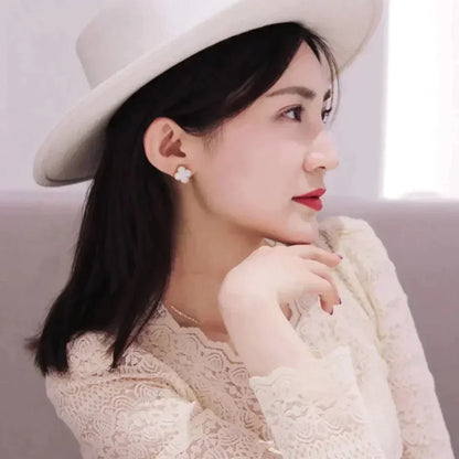 [AuraEcho Jewelry]CLOVER MEDIUM 1 MOTIFS  WHITE MOP STUD EARRINGS
