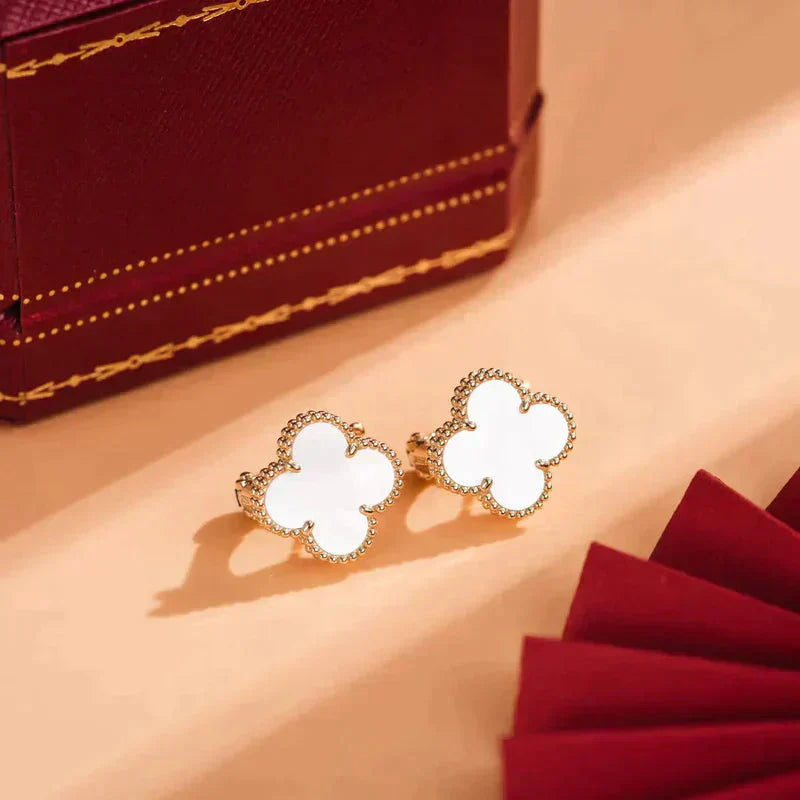 [AuraEcho Jewelry]CLOVER MEDIUM 1 MOTIFS  WHITE MOP STUD EARRINGS
