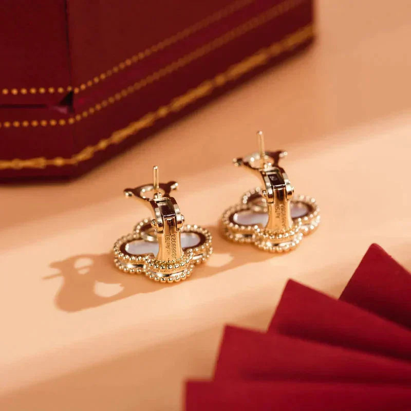 [AuraEcho Jewelry]CLOVER MEDIUM 1 MOTIFS  WHITE MOP STUD EARRINGS