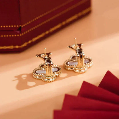 [AuraEcho Jewelry]CLOVER MEDIUM 1 MOTIFS  WHITE MOP STUD EARRINGS