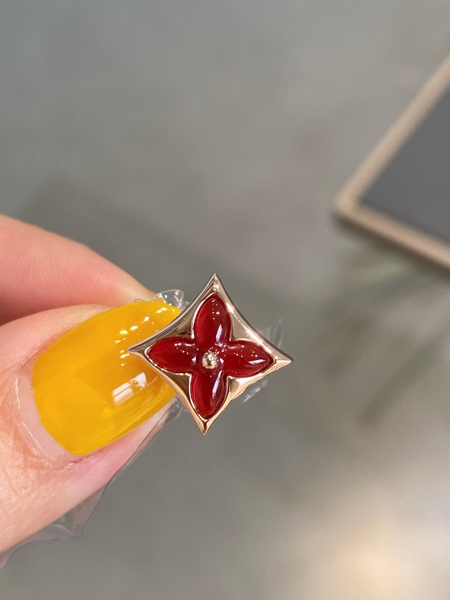 [AuraEcho Jewelry]STAR AND SUN PINK GOLD CARNELIAN STUD EARRINGS