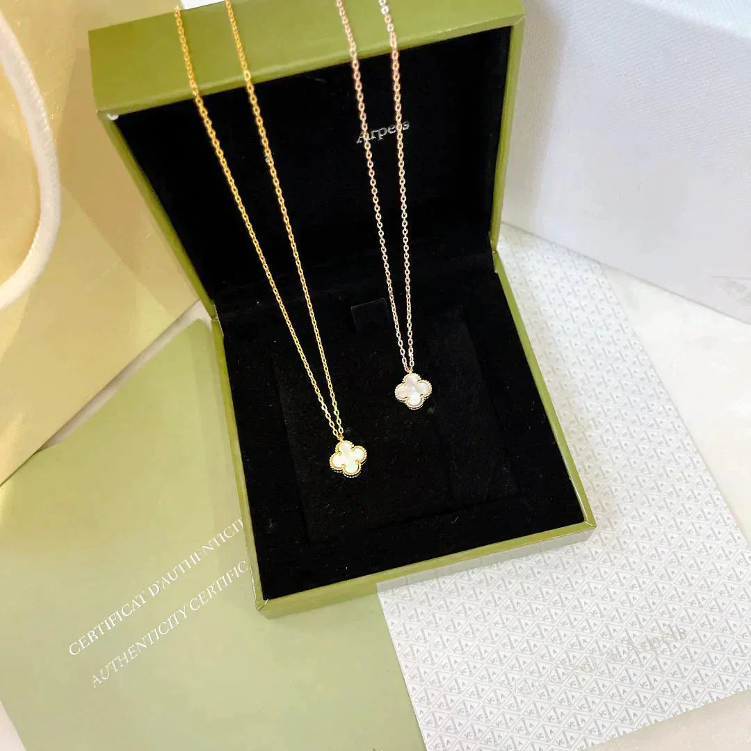 [AuraEcho Jewelry]CLOVER MINI 9.5MM WHITE MOTHER-OF-PEARL NECKLACE