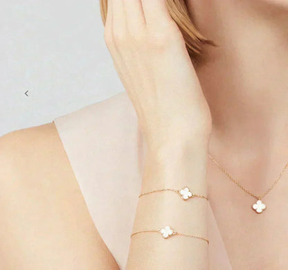 [AuraEcho Jewelry]CLOVER MINI 9.5MM WHITE MOTHER-OF-PEARL NECKLACE