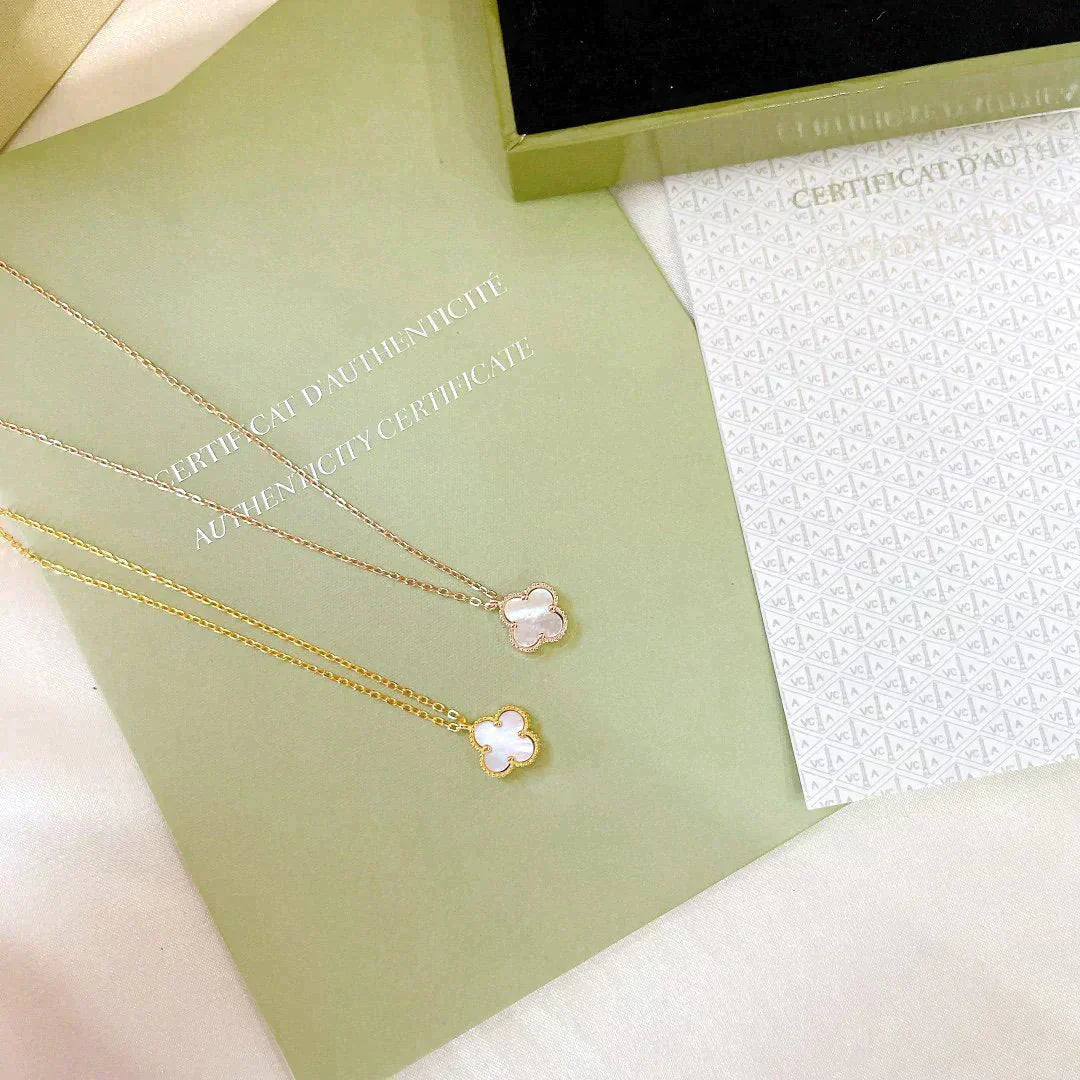 [AuraEcho Jewelry]CLOVER MINI 9.5MM WHITE MOTHER-OF-PEARL NECKLACE