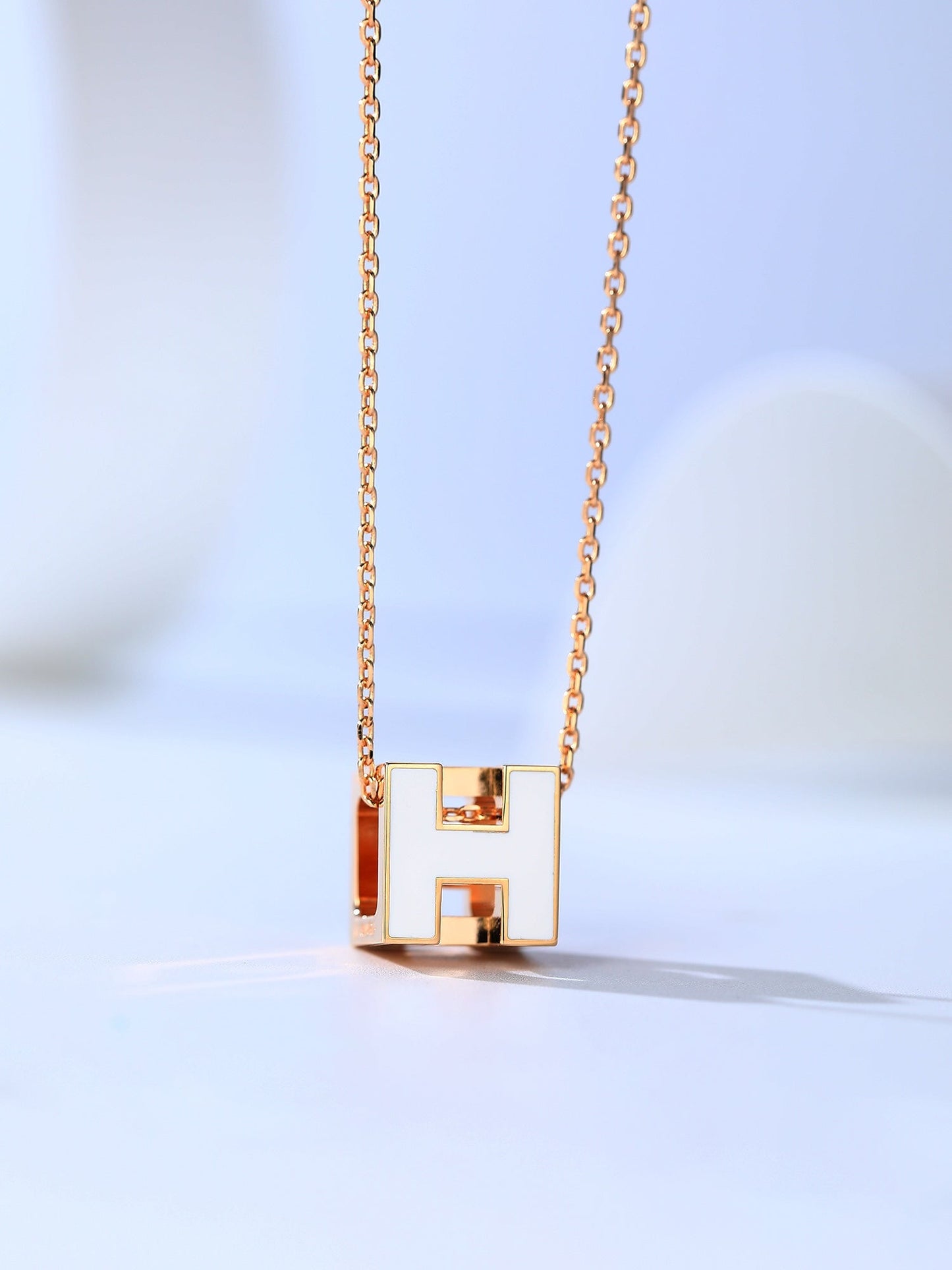 [AuraEcho Jewelry]H CAGE PINK GOLD NECKLACE