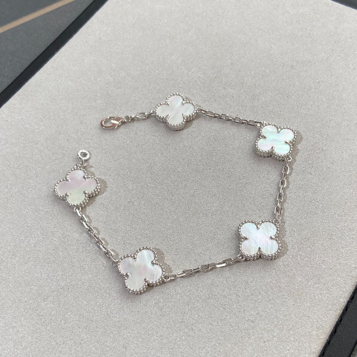 [AuraEcho Jewelry]CLOVER SILVER MOP 5 MOTIF BRACELET