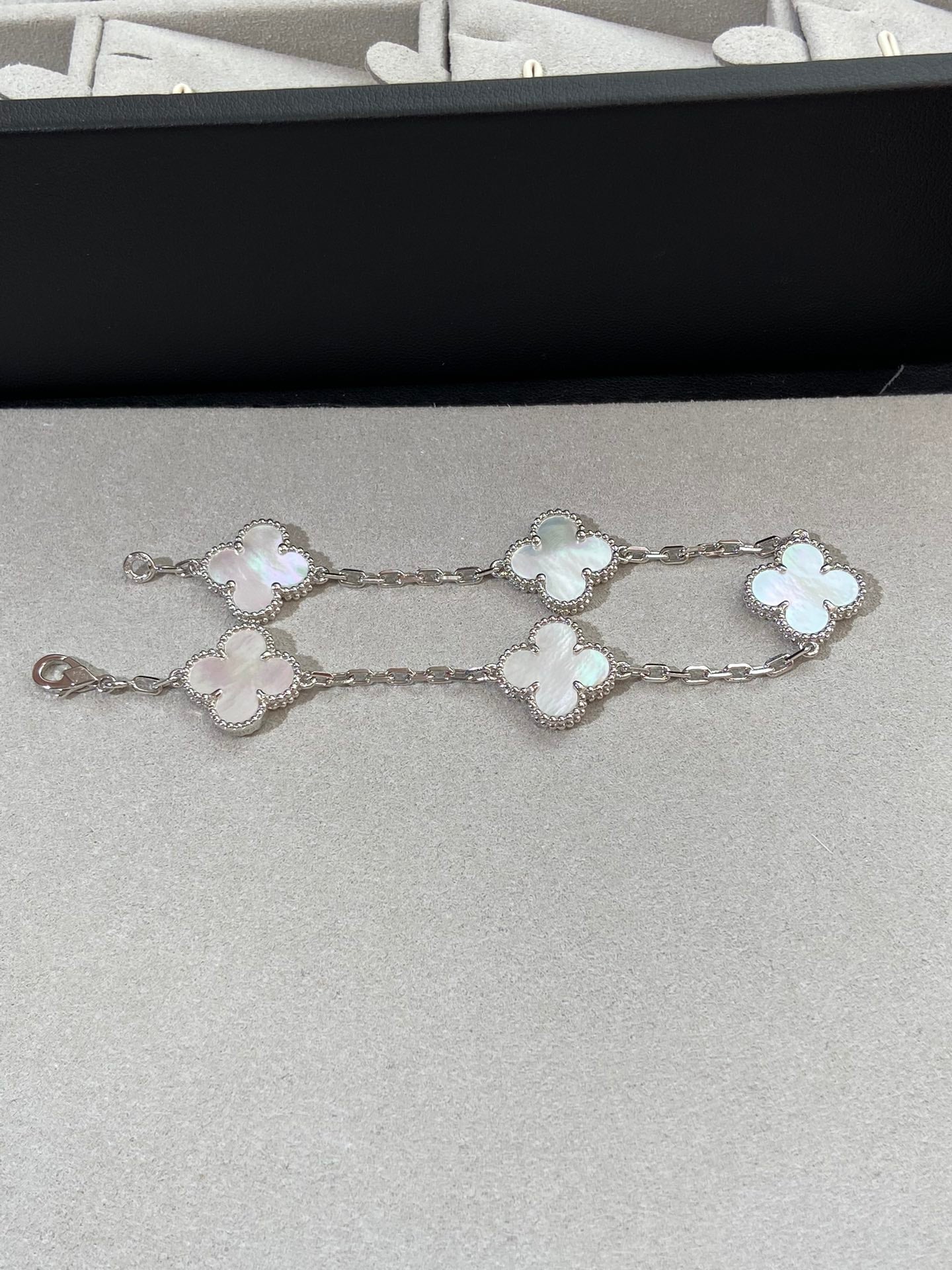 [AuraEcho Jewelry]CLOVER SILVER MOP 5 MOTIF BRACELET
