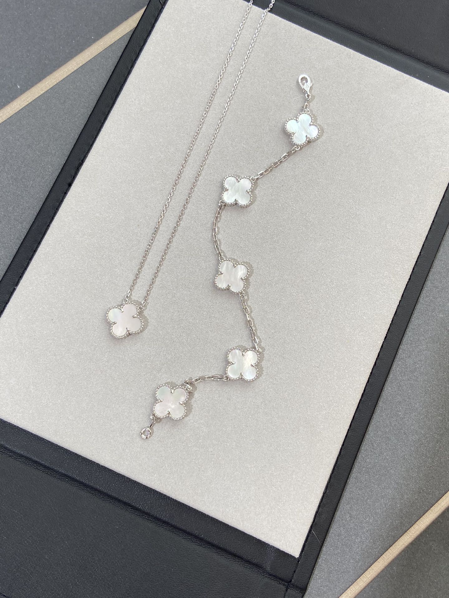 [AuraEcho Jewelry]CLOVER SILVER MOP 5 MOTIF BRACELET