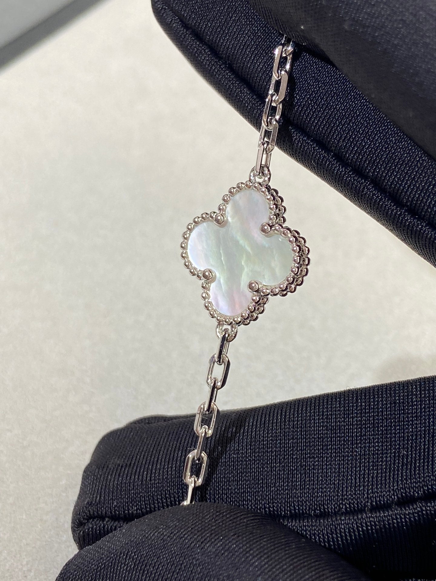 [AuraEcho Jewelry]CLOVER SILVER MOP 5 MOTIF BRACELET
