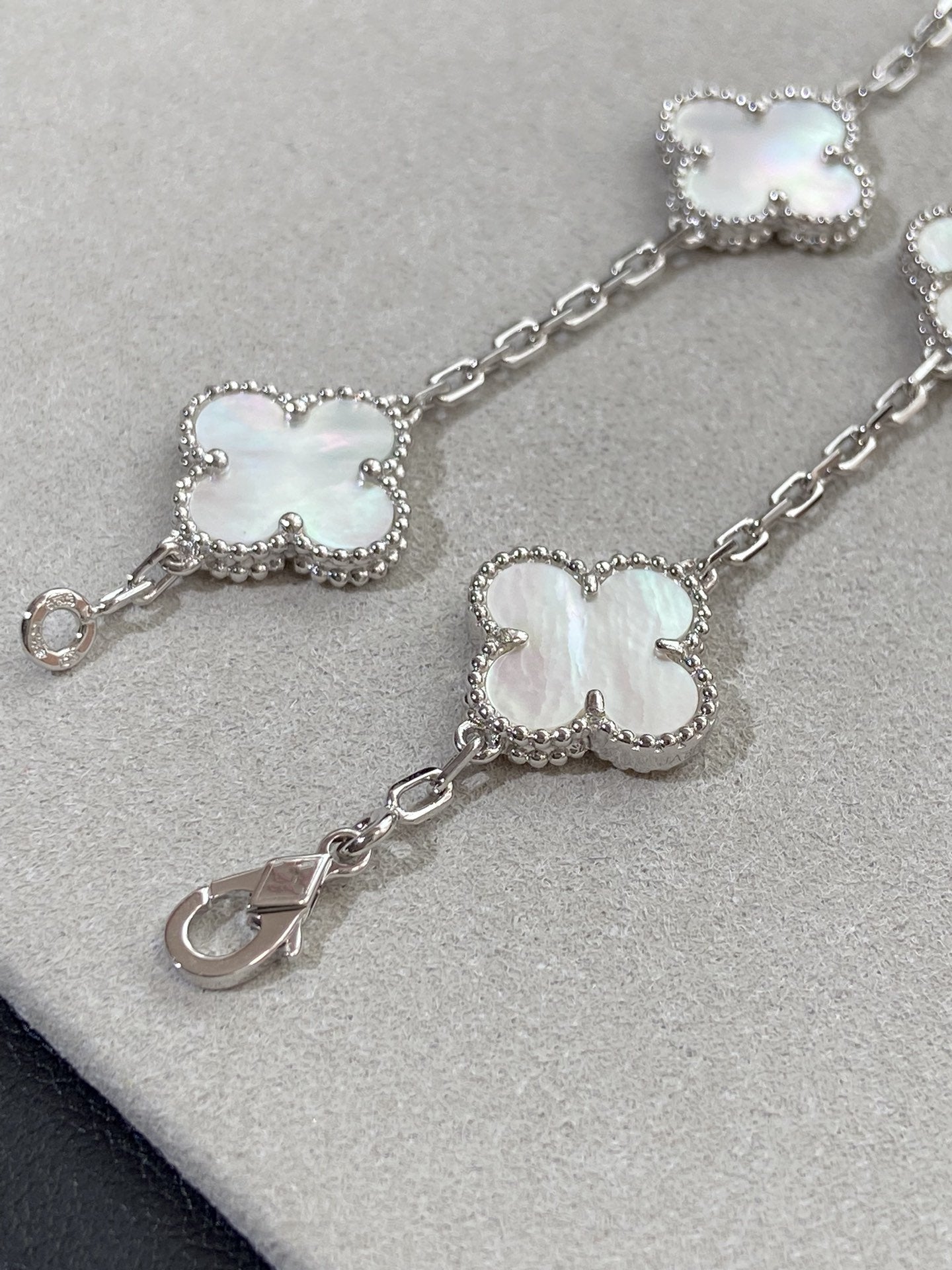 [AuraEcho Jewelry]CLOVER SILVER MOP 5 MOTIF BRACELET