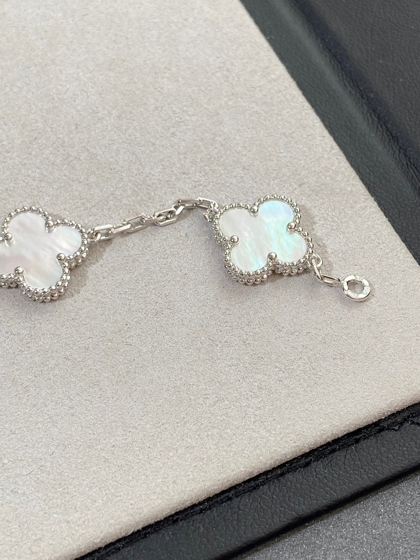 [AuraEcho Jewelry]CLOVER SILVER MOP 5 MOTIF BRACELET