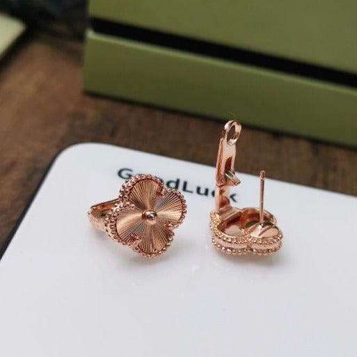 [AuraEcho Jewelry]CLOVER MEDIUM STUD EARRINGS