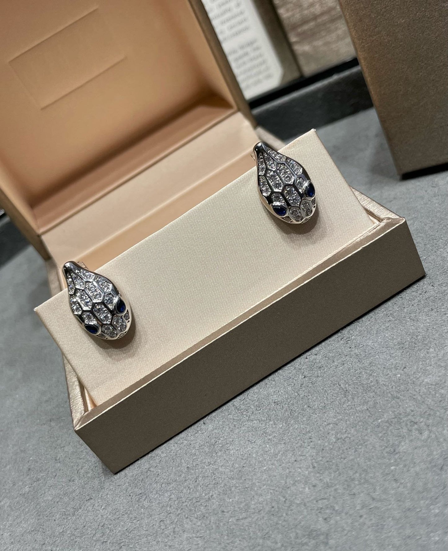 [AuraEcho Jewelry]SERPENT DIAMOND STUD EARRINGS