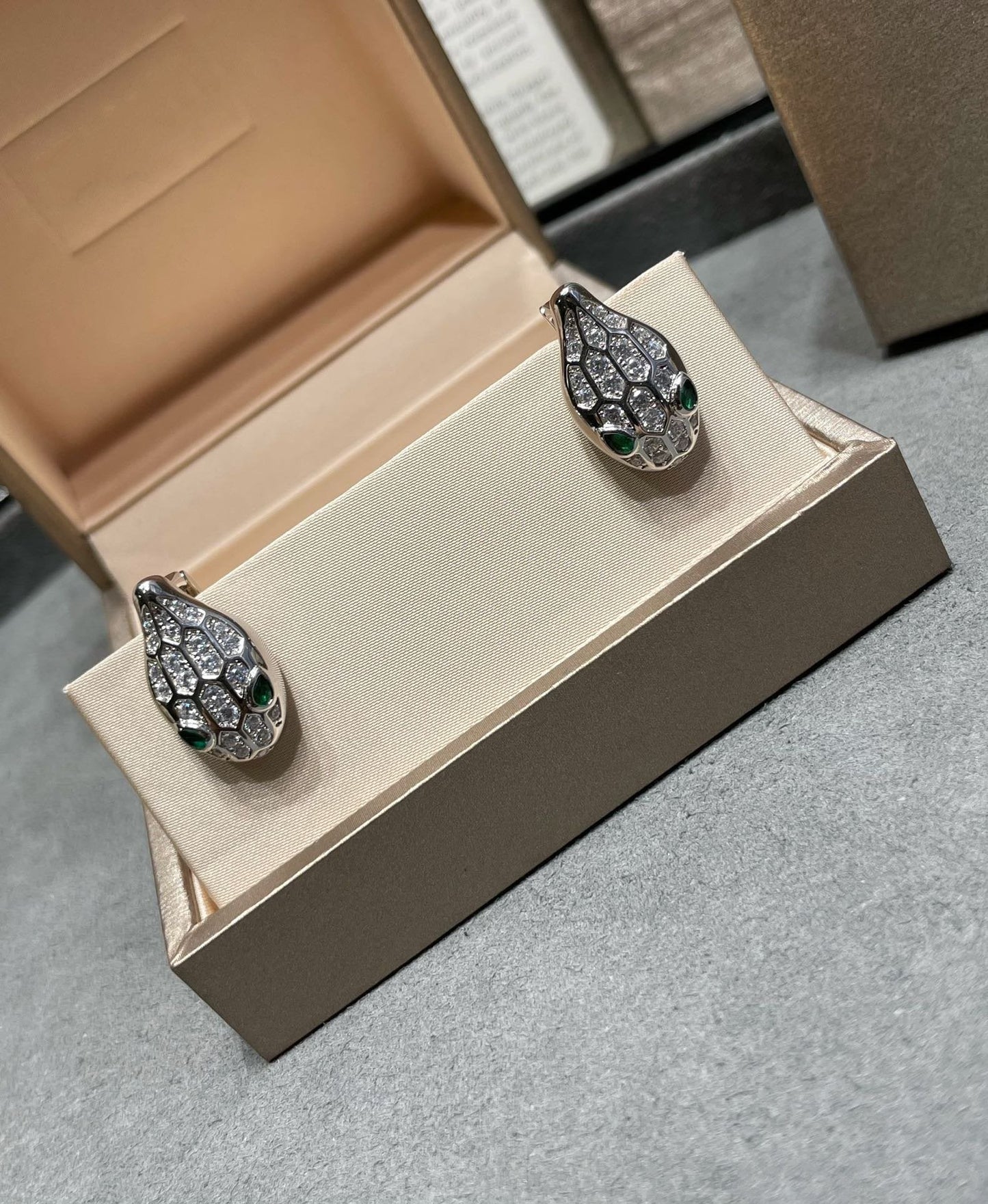 [AuraEcho Jewelry]SERPENT DIAMOND STUD EARRINGS