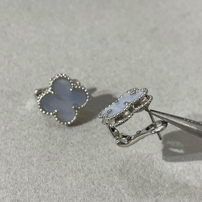 [AuraEcho Jewelry]CLOVER CHALCEDONY SILVER STUD EARRINGS