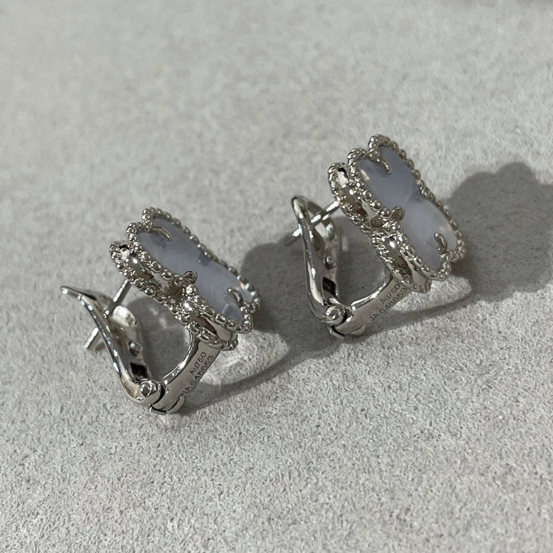 [AuraEcho Jewelry]CLOVER CHALCEDONY SILVER STUD EARRINGS