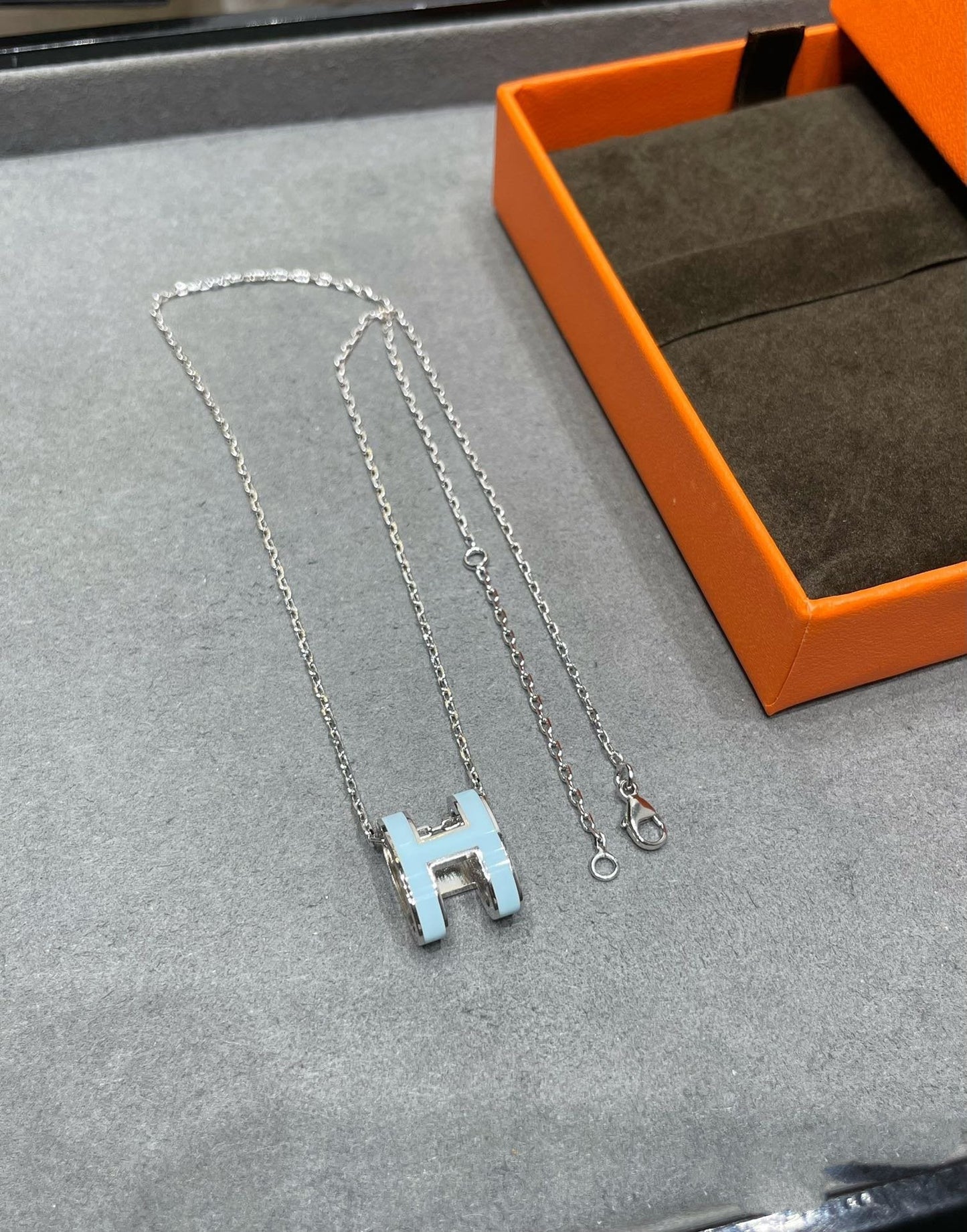 [AuraEcho Jewelry]POP H SKY BLUE NECKLACE
